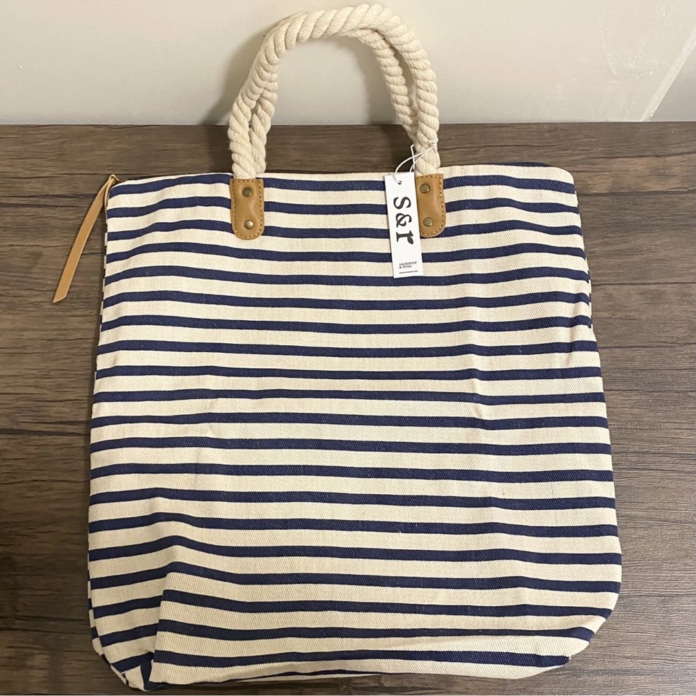 SUMMER & ROSE Striped Tote Beach Bag Zipper Closer Navy Stripes Rope Handles NEW